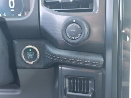 Ford F-150 Lightning Flash 4WD SuperCrew 5.5' Box 2025