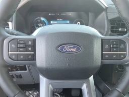 Ford F-150 Lightning Flash 4WD SuperCrew 5.5' Box 2025