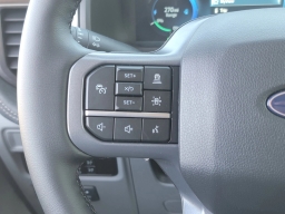 Ford F-150 Lightning Flash 4WD SuperCrew 5.5' Box 2025