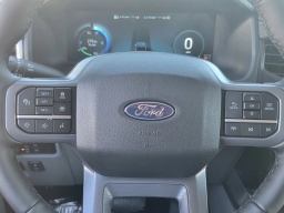 Ford F-150 Lightning Flash 4WD SuperCrew 5.5' Box 2025