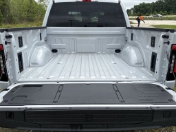 Ford F-150 Lightning Flash 4WD SuperCrew 5.5' Box 2025