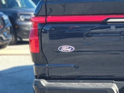 Ford F-150 Lightning LARIAT 4WD SuperCrew 5.5' Box 2025