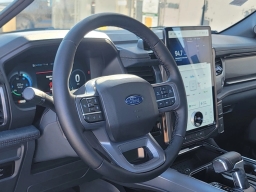 Ford F-150 Lightning LARIAT 4WD SuperCrew 5.5' Box 2025