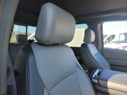 Ford F-150 Lightning LARIAT 4WD SuperCrew 5.5' Box 2025