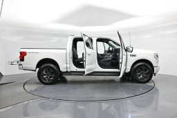 Ford F-150 Lightning LARIAT 4WD SuperCrew 5.5' Box 2025