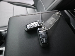 Ford F-150 Lightning LARIAT 4WD SuperCrew 5.5' Box 2025