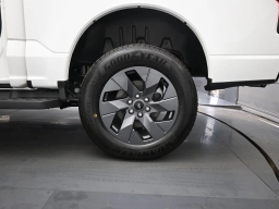 Ford F-150 Lightning LARIAT 4WD SuperCrew 5.5' Box 2025