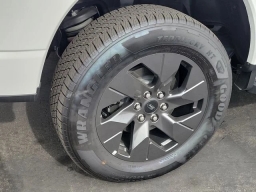 Ford F-150 Lightning LARIAT 4WD SuperCrew 5.5' Box 2025