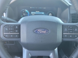 Ford F-150 Lightning LARIAT 4WD SuperCrew 5.5' Box 2025