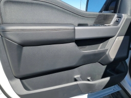 Ford F-150 Lightning LARIAT 4WD SuperCrew 5.5' Box 2025