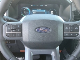 Ford F-150 Lightning LARIAT 4WD SuperCrew 5.5' Box 2025