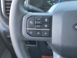 Ford F-150 Lightning LARIAT 4WD SuperCrew 5.5' Box 2025