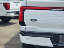 Ford F-150 Lightning LARIAT 4WD SuperCrew 5.5' Box 2025