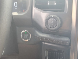 Ford F-150 Lightning LARIAT 4WD SuperCrew 5.5' Box 2025