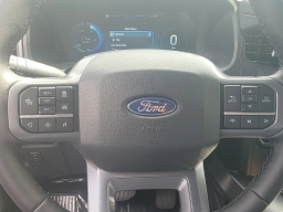 Ford F-150 Lightning LARIAT 4WD SuperCrew 5.5' Box 2025