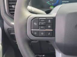 Ford F-150 Lightning LARIAT 4WD SuperCrew 5.5' Box 2025