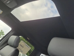 Ford F-150 Lightning LARIAT 4WD SuperCrew 5.5' Box 2025