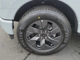 Ford F-150 Lightning LARIAT 4WD SuperCrew 5.5' Box 2025