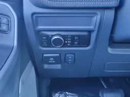 Ford F-150 Lightning LARIAT 4WD SuperCrew 5.5' Box 2025