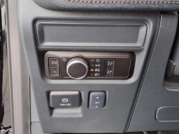 Ford F-150 Lightning LARIAT 4WD SuperCrew 5.5' Box 2025