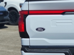 Ford F-150 Lightning LARIAT 4WD SuperCrew 5.5' Box 2025