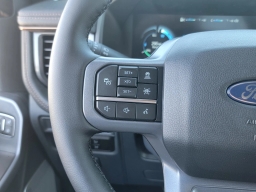 Ford F-150 Lightning LARIAT 4WD SuperCrew 5.5' Box 2025