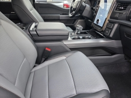 Ford F-150 Lightning LARIAT 4WD SuperCrew 5.5' Box 2025