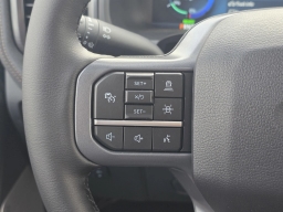 Ford F-150 Lightning LARIAT 4WD SuperCrew 5.5' Box 2025