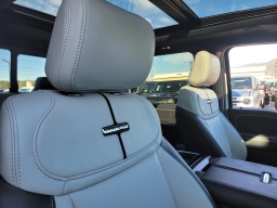 Ford F-150 Lightning Platinum 4WD SuperCrew 5.5' Box 2025