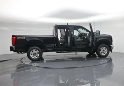Ford Super Duty F-250 SRW XLT 4WD Crew Cab 6.75' Box 2026