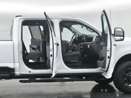 Ford Super Duty F-350 SRW XL 4WD Crew Cab 8' Box 2026