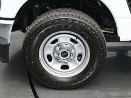 Ford Super Duty F-350 SRW XL 4WD Crew Cab 8' Box 2026