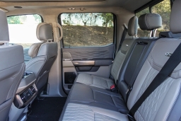 Ford Super Duty F-350 SRW Platinum 4WD Crew Cab 8' Box 2026