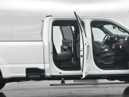 Ford Super Duty F-350 SRW Platinum 4WD Crew Cab 8' Box 2026