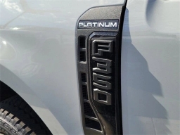 Ford Super Duty F-350 SRW Platinum 4WD Crew Cab 8' Box 2026