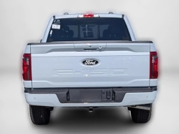Ford Super Duty F-350 SRW Platinum 4WD Crew Cab 8' Box 2026