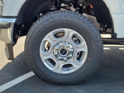 Ford Super Duty F-350 SRW XLT 4WD Crew Cab 8' Box 2026