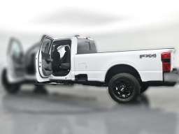 Ford Super Duty F-350 SRW XLT 4WD Crew Cab 8' Box 2026