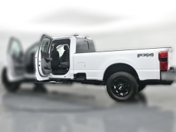 Ford Super Duty F-350 SRW XLT 4WD Crew Cab 8' Box 2026