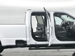 Ford Super Duty F-350 SRW XLT 4WD Crew Cab 8' Box 2026