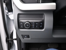 Ford Super Duty F-350 SRW XLT 4WD Crew Cab 8' Box 2026