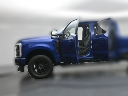 Ford Super Duty F-350 SRW XLT 4WD Crew Cab 8' Box 2026