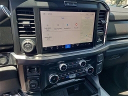 Ford Super Duty F-350 DRW LARIAT 4WD Crew Cab 8' Box 2025