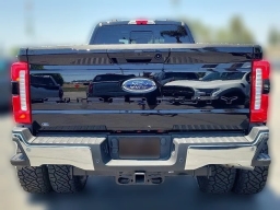 Ford Super Duty F-350 DRW LARIAT 4WD Crew Cab 8' Box 2025