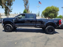 Ford Super Duty F-350 DRW LARIAT 4WD Crew Cab 8' Box 2025