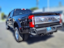 Ford Super Duty F-350 DRW Platinum 4WD Crew Cab 8' Box 2026