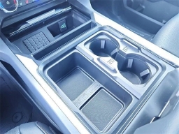 Ford Super Duty F-350 DRW LARIAT 4WD Crew Cab 8' Box 2025