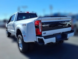 Ford Super Duty F-350 DRW Platinum 4WD Crew Cab 8' Box 2026