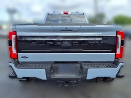 Ford Super Duty F-350 DRW Platinum 4WD Crew Cab 8' Box 2026