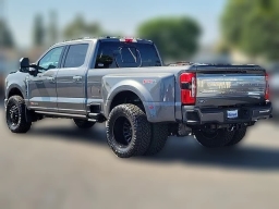 Ford Super Duty F-350 DRW Platinum 4WD Crew Cab 8' Box 2025